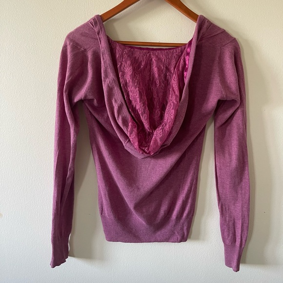 Aritzia Talula Lightweight Hooded Knit Top - Picture 2 of 4